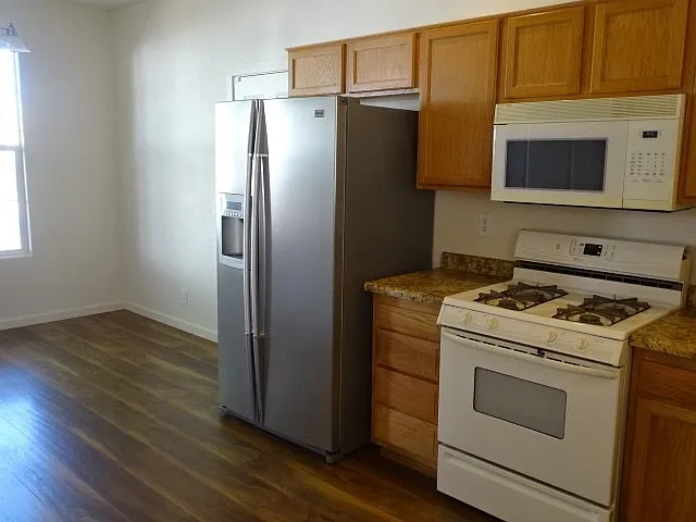 3 bed, 2000 sqft, $2,700 — Photo 3