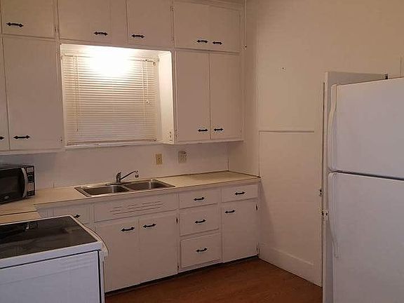 3rd image of 110 N Olive St