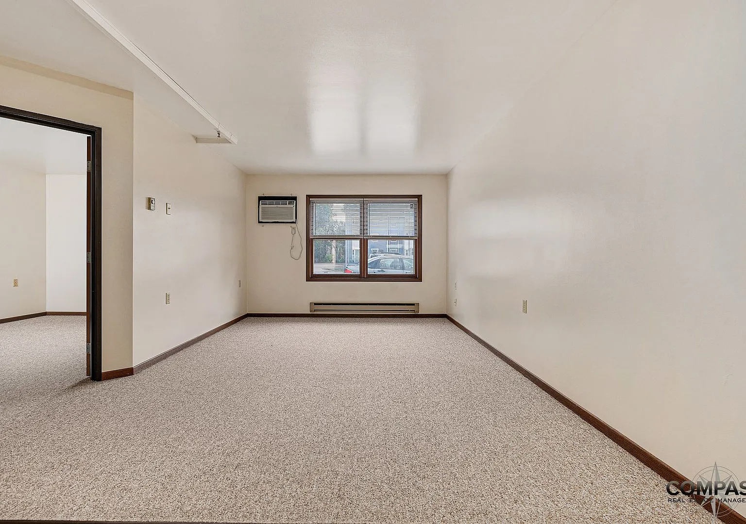414 Doty St Apartments — Photo 4