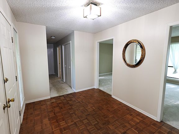 3rd image of 508 Oak Manor Dr