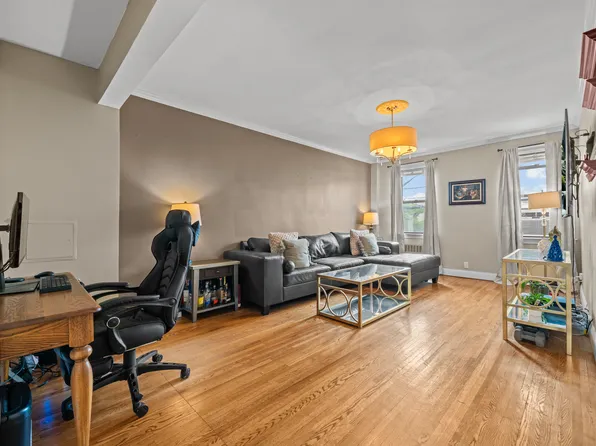 128-19 Newport Avenue image 5 of 13