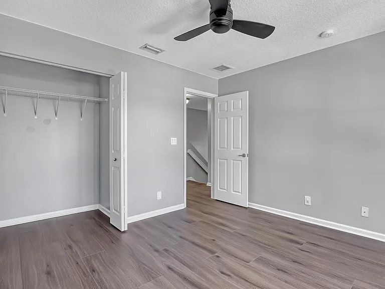 3464 Commodore Ct — Photo 32