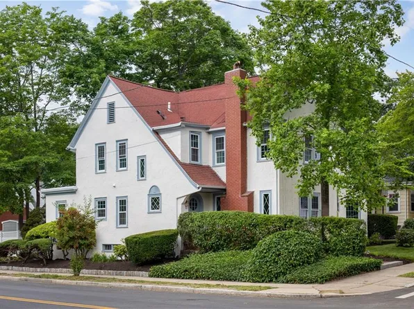 87 Woodbury St, Providence, RI 02906