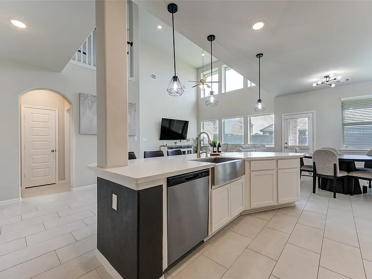 7735 Wrightwood Dr — Photo 5