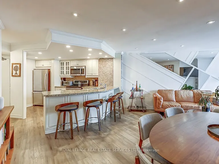 77 Maitland Pl #Penthouse 23 — Photo 11