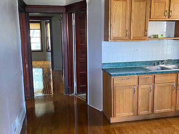 4th image of 3539 N Whipple St #1