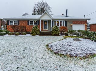 8 Campagna Dr, Albany, NY 12205