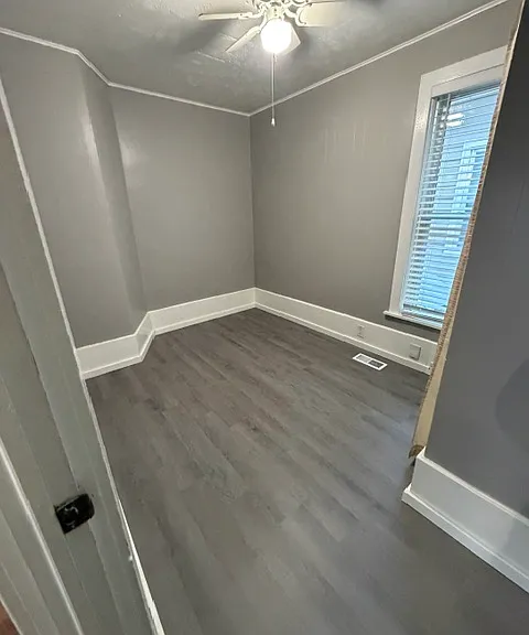621 Fremont Ave NW — Photo 5