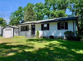 7 Holly Ln, Bristol, RI 02809