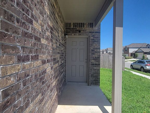 3rd image of 10505 green lake