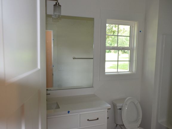 3rd image of 592 Lexington Cres Lot 32