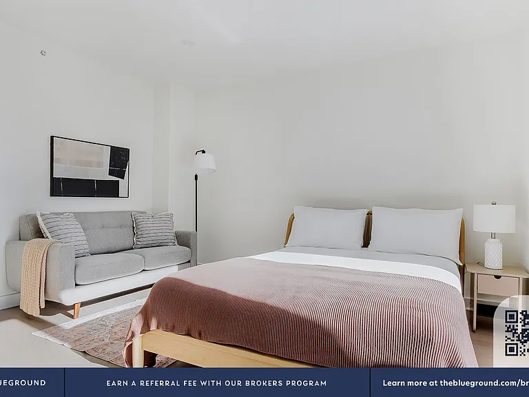 450 W 42nd St #36J — Photo 4