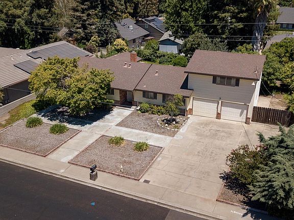 3rd image of 6900 Arrowwood Dr