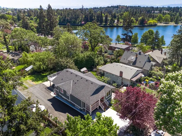2855 Inez Dr, Saanich, BC V9A 2J2
