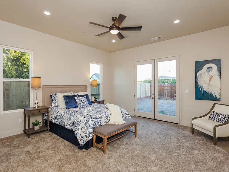 924 Vera Ave — Photo 10