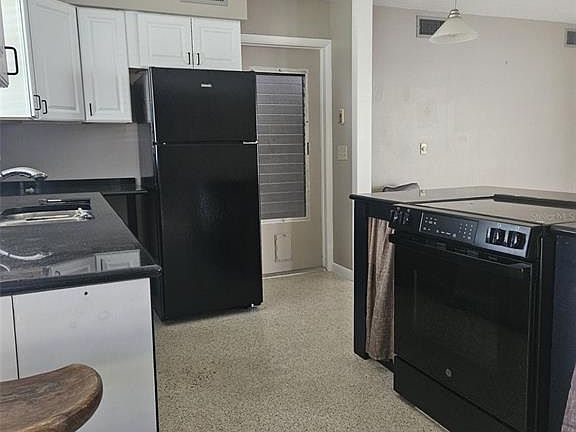 5th image of 2245 Cedar Dr