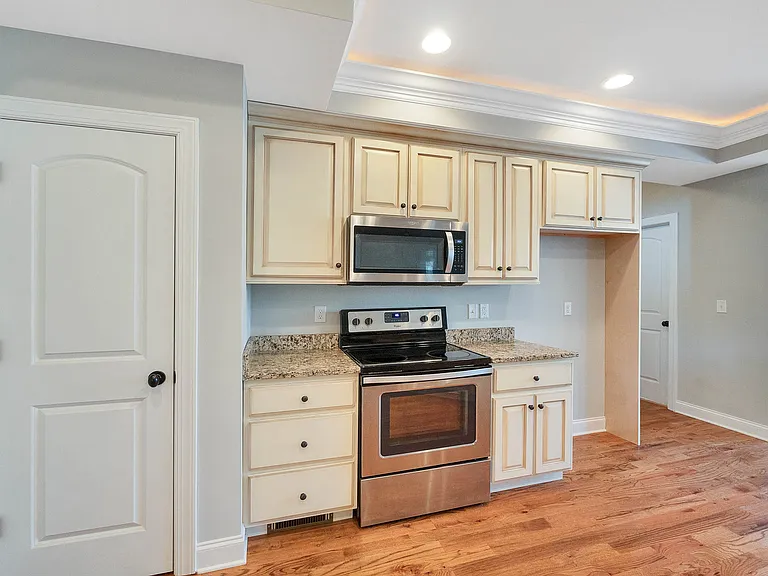 8052 Burgundy Cir — Photo 8