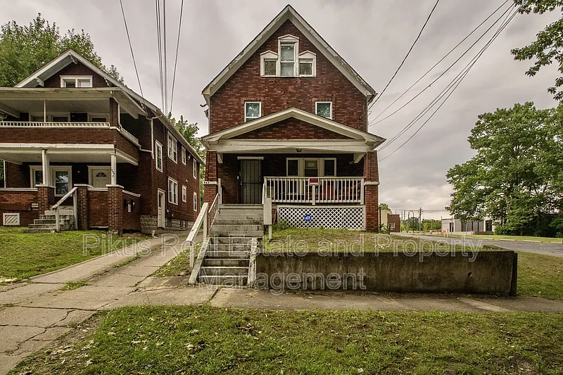 487 Crouse St