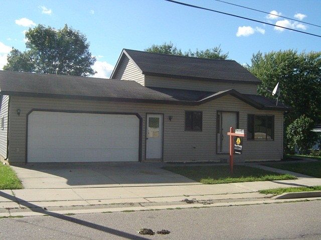 2nd image of 370 Main St