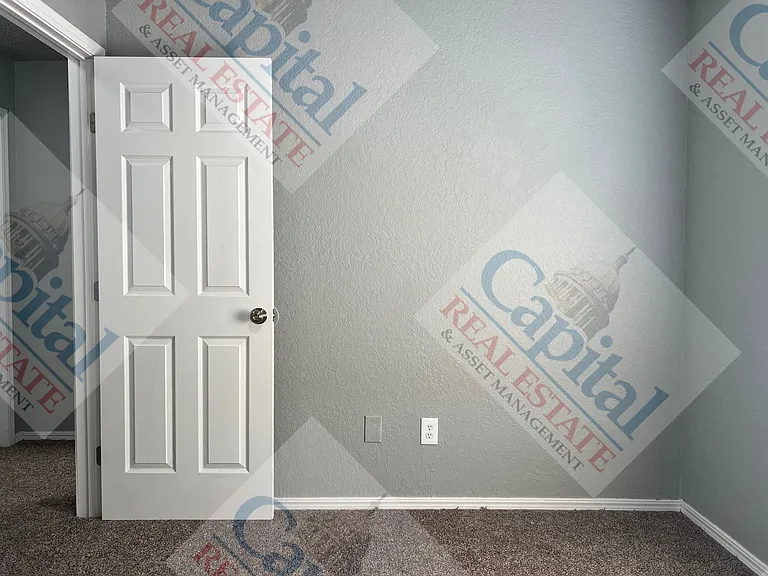 1013 W Gladys Way — Photo 21
