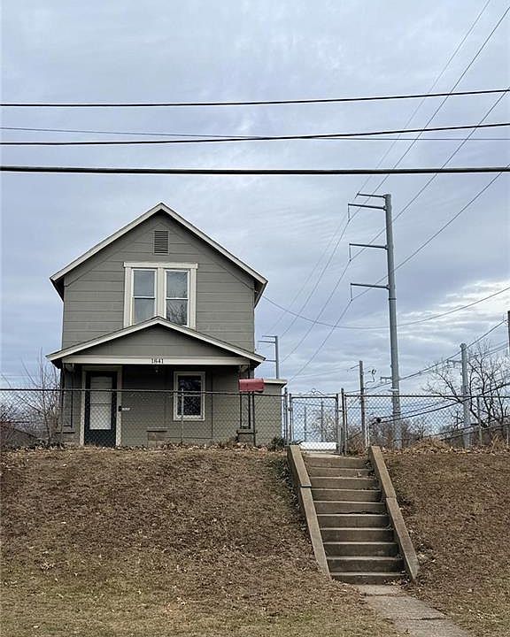 1st image of 1841 S Valley St