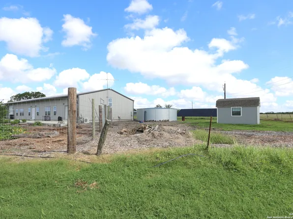 1221 N Santa Clara Rd, Marion, TX 78124