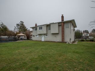 4 David Ct, Plainview, NY 11803