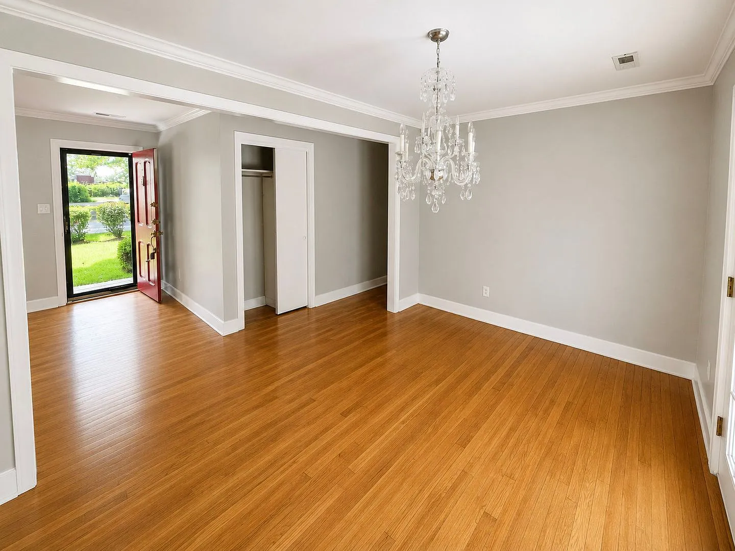 2 bed, 1.5 bath, 1244 sqft, $2,395 — Photo 2