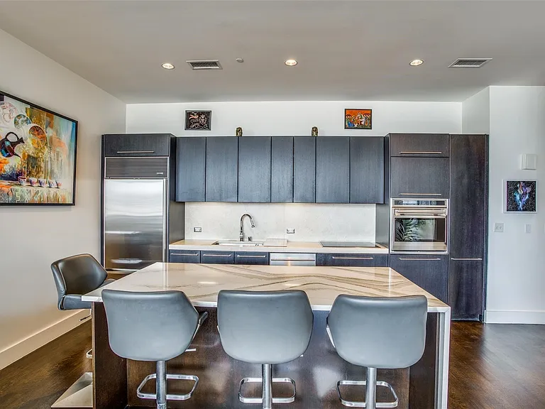 2200 Victory Ave #1603 — Photo 3