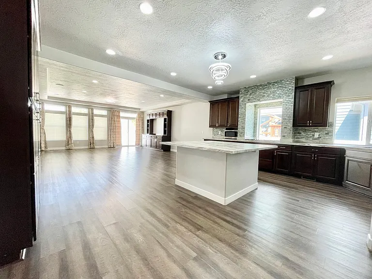10924 S Glenda Ln — Photo 2