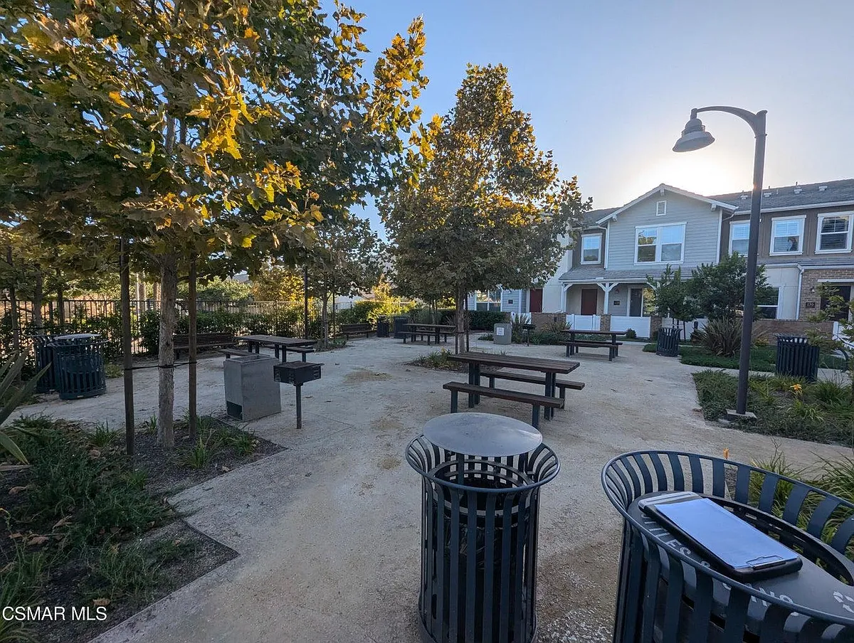 picnic area right outside - 140 Farmhouse Dr