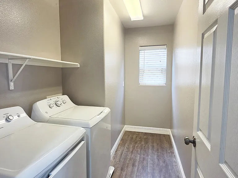 9946 Burton Lake Ct — Photo 31