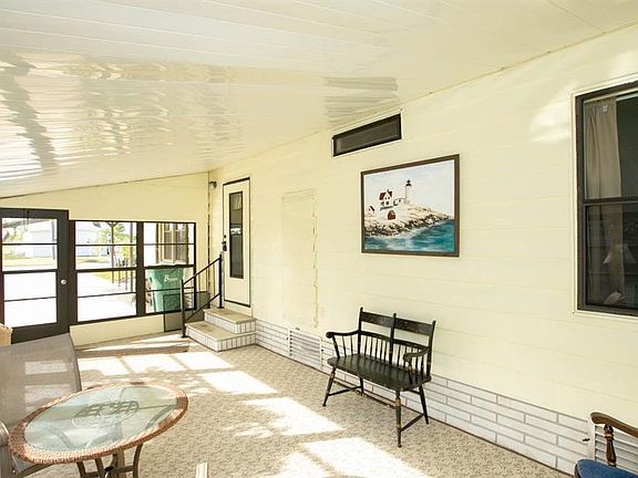 4th image of 1019 Barefoot Cir