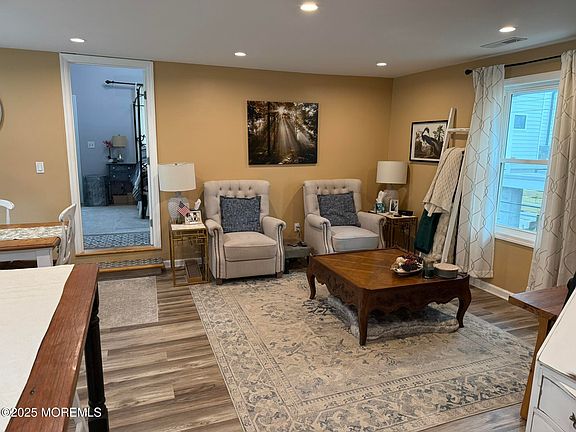 5th image of 244 N Ocean Ave
