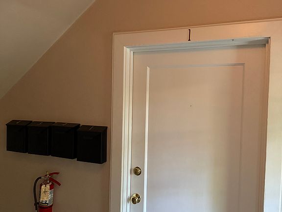 Foyer leading into unit