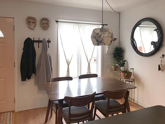 Dining room.