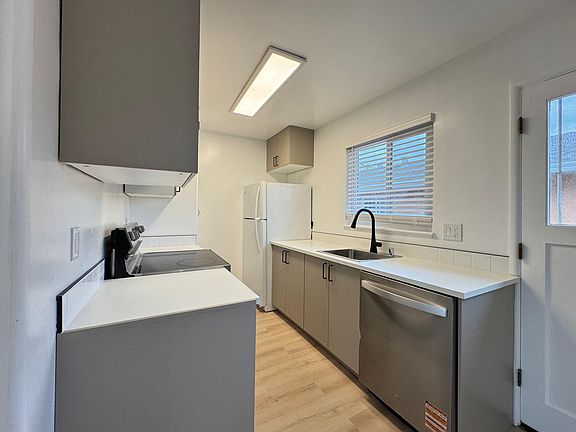 5th image of 994 Karol Way #B