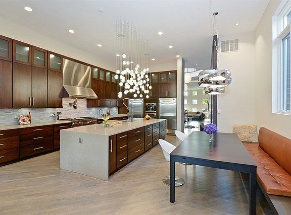 5th image of 2339 N Rockwell St #1