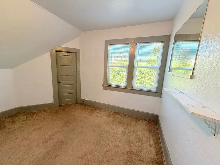 2228 McKinley Ave — Photo 5