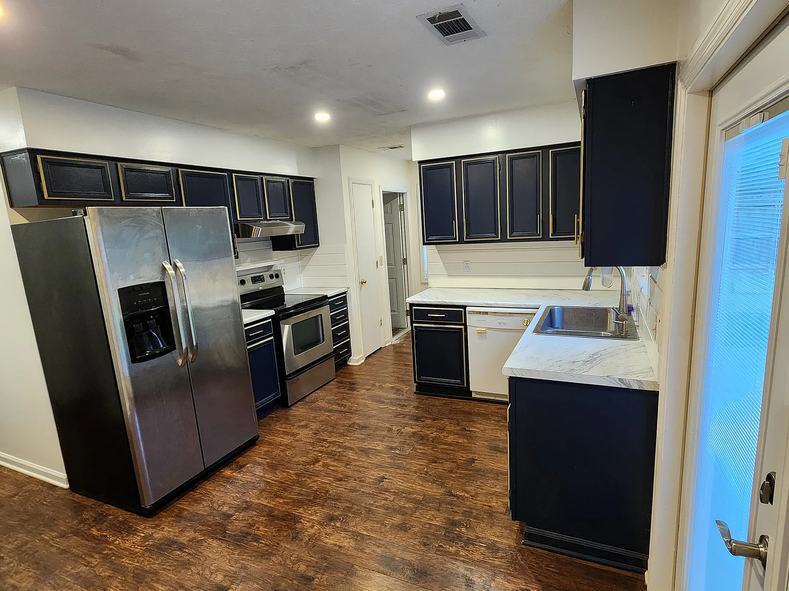 4 bed, 2.5 bath, 1790 sqft, $2,300 — Photo 2