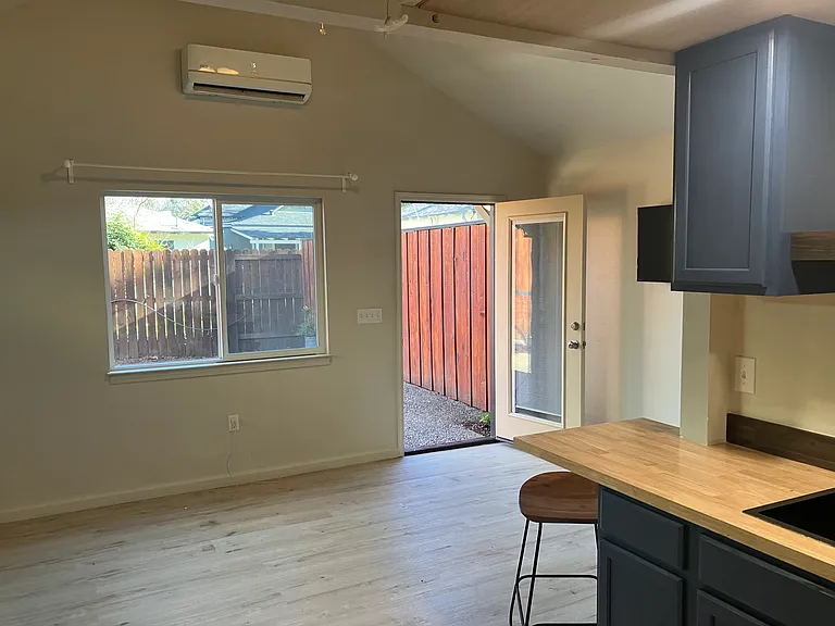 280 E 4th Ave — Photo 8