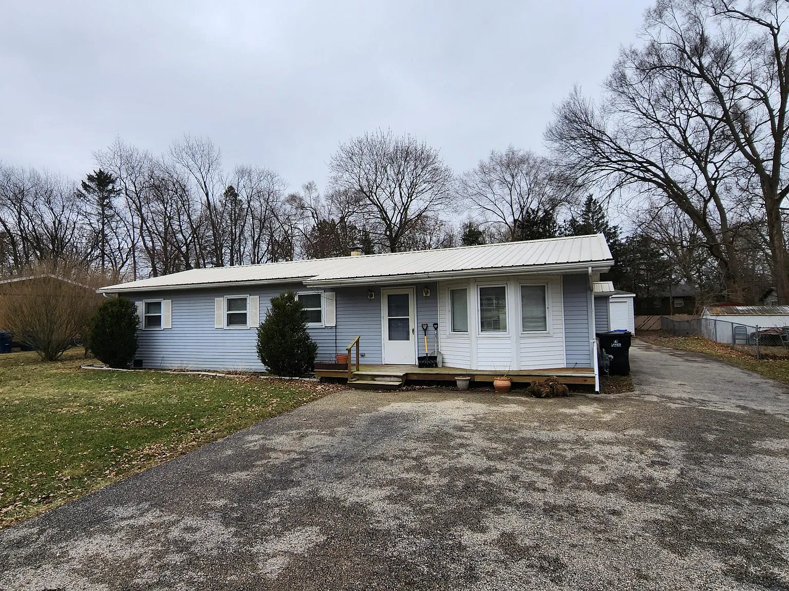 3 bed, 1433 sqft, $2,100 — Photo 1