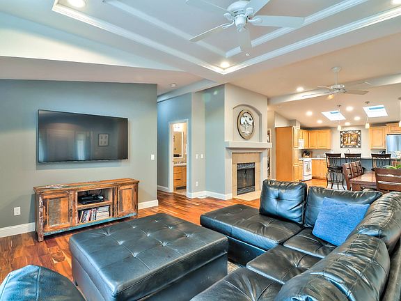 5th image of 466 Chateau La Salle Dr