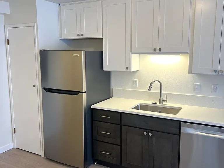 Pardee Duplex (A & B) — Photo 16