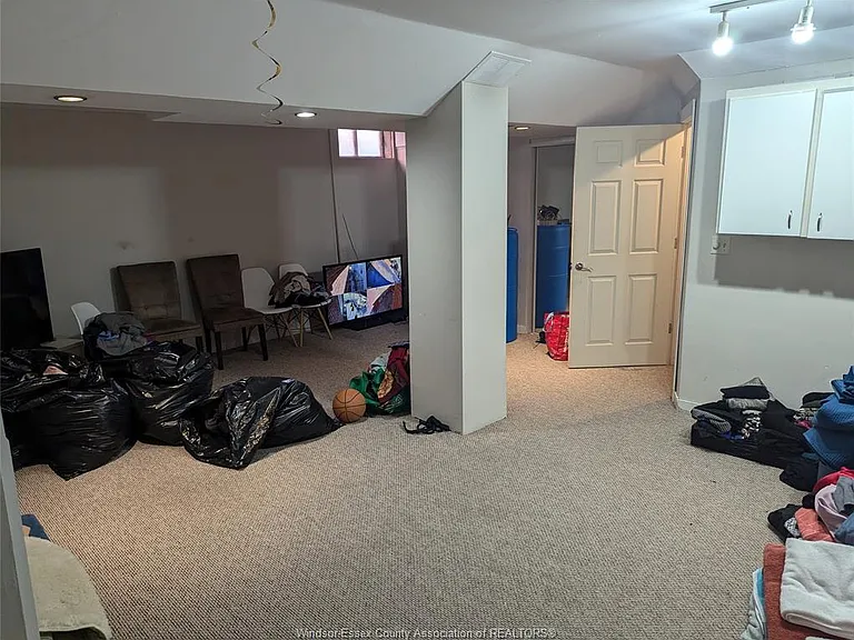 856 Pillette Rd — Photo 12