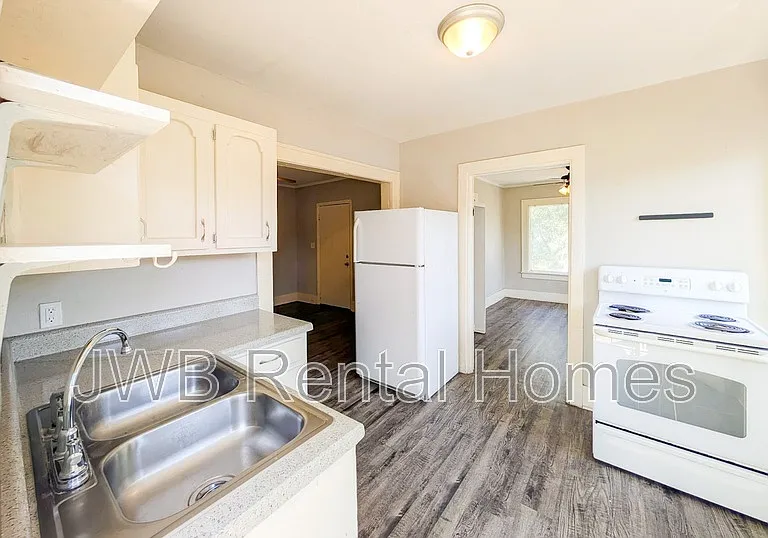 2022 Dellwood Ave #2 — Photo 2