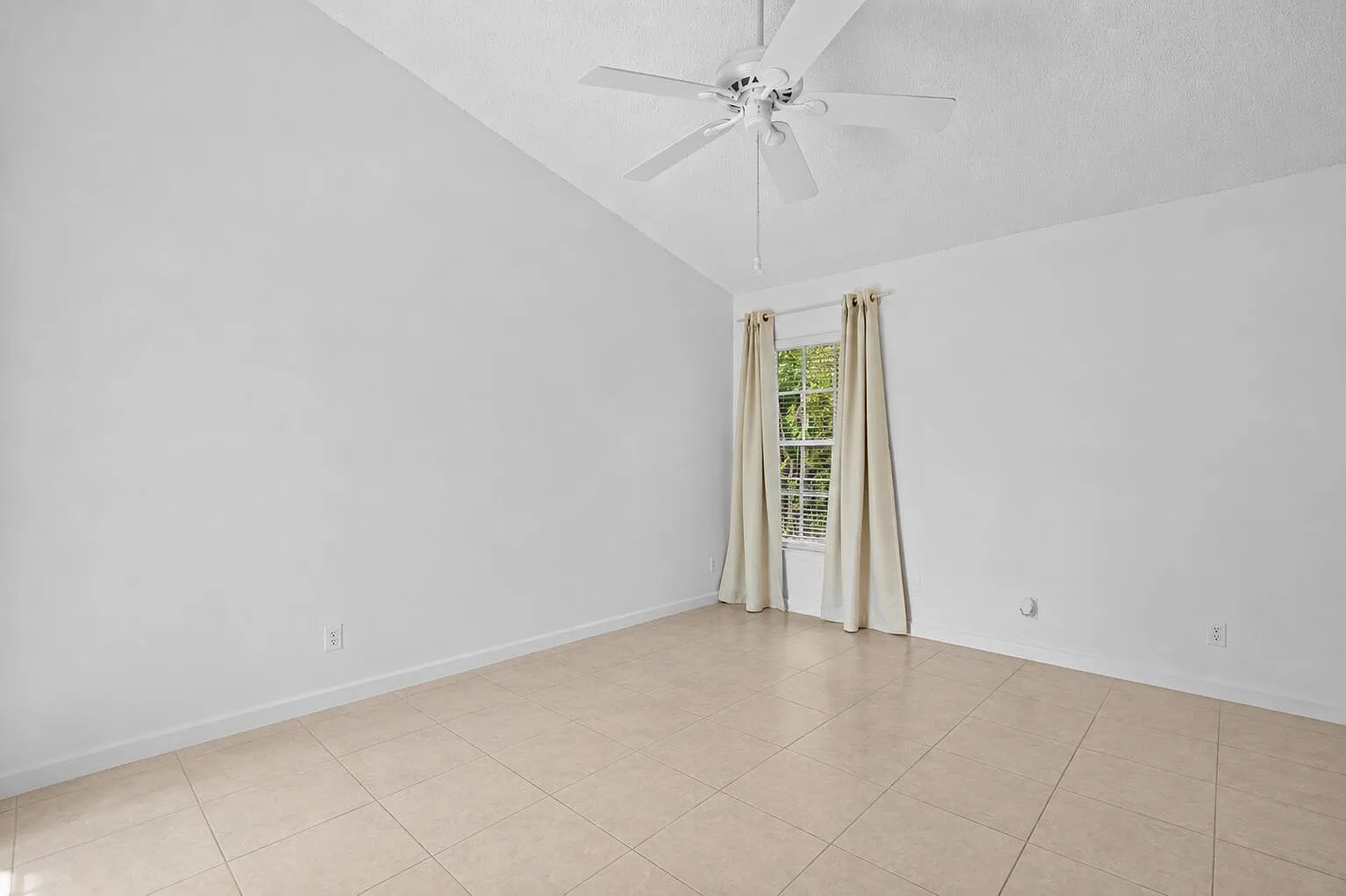 3 bed, 1307 sqft, $3,600 — Photo 4