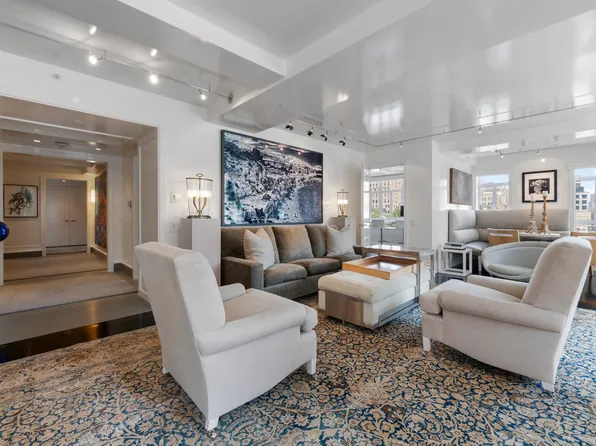 21 East 61st Street image 3 of 22