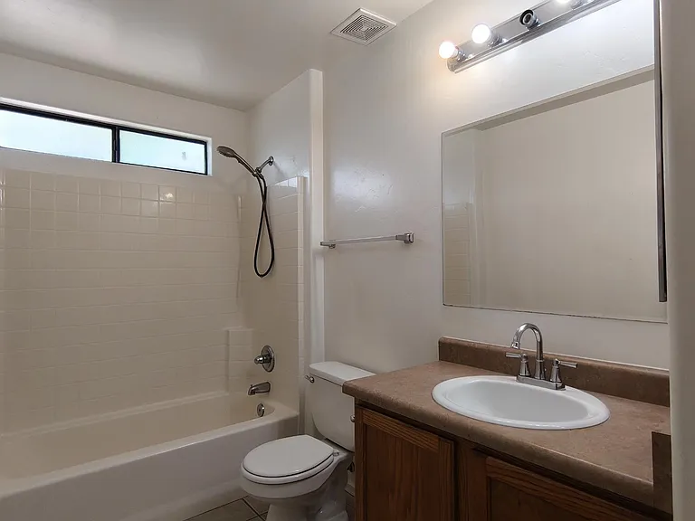 25 W Aviation — Photo 11