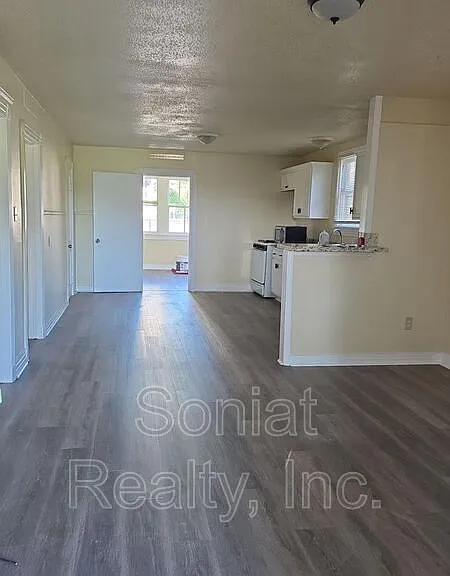 8025 Pompano St — Photo 2